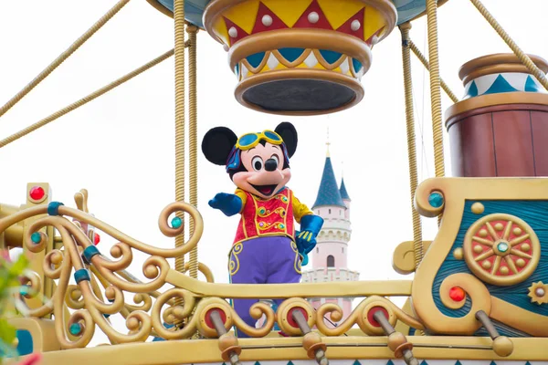 香港ディズニーランド - 2015 年 5 月: 昼間のパレードでミッキー — ストック写真