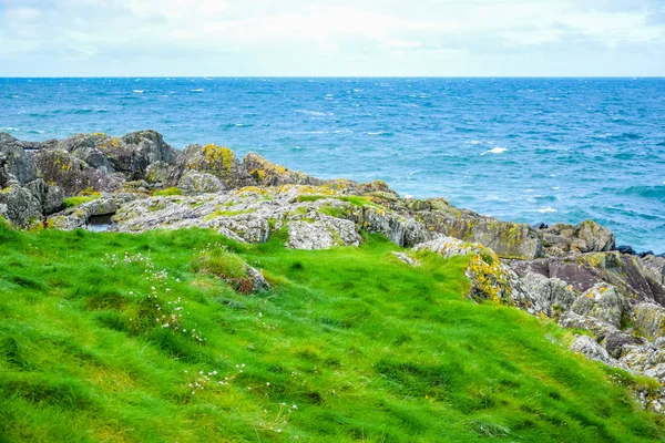 Kusten av Isle of Man från Peel Hill i Peel, Isle of Man — Stockfoto