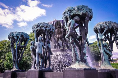 Oslo, Norveç - Temmuz 2015: Scultpure heykel ve Çeşme Vigeland Scultpure Park Oslo, Norveç
