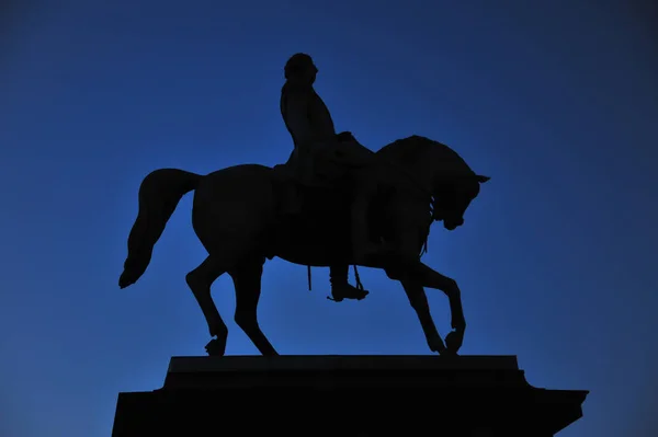 Estátua do rei norueguês Carl Johan XIV em Oslo, Noruega — Fotografia de Stock