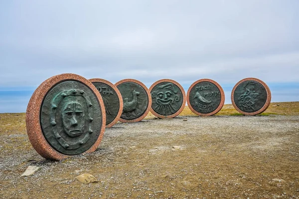 Памятник погибшим рыбакам в Хоннингсваге, Норвегия, Нордкап, Северная Европа — стоковое фото