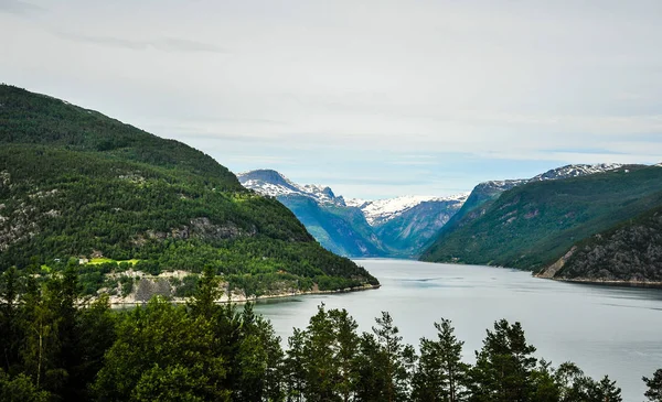 Όμορφο τοπίο και το τοπίο της φιόρδ, Νορβηγία — Φωτογραφία Αρχείου