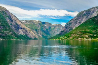 Güzel manzara ve toplayan fiyort, Norveç