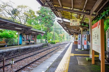 Hakone, Japonya - Kasım 2015: Bir geleneksel tren istasyonunda kentsel Hakone City, Japonya