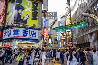 Tokyo, Japonya: Shibuya, kalabalıklar Japonya'nın ünlü moda merkezleri
