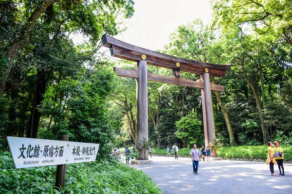 Tokyo, Japonya: Torii, giriş, Shibuya, Tokyo bulunan Meiji Tapınağı giden — Stok fotoğraf