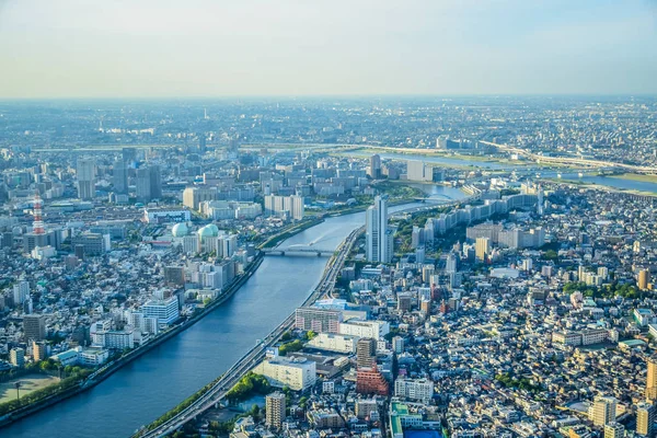 TOKYO, JAPÓN: Vista aérea de la ciudad de Tokio tomada desde lo alto de la Torre Skytree de Tokio —  Fotos de Stock
