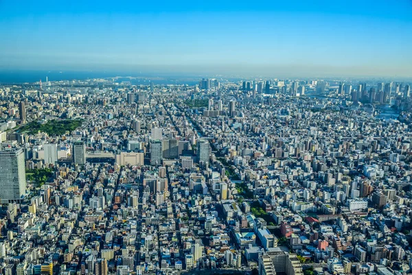 TOKYO, JAPÃO: Vista aérea da cidade de Tóquio tomada do topo da Torre Skytree de Tóquio — Fotografia de Stock