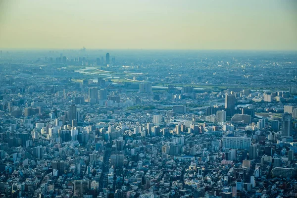 TOKYO, JAPÃO: Vista aérea da cidade de Tóquio tomada do topo da Torre Skytree de Tóquio — Fotografia de Stock
