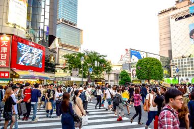 Tokyo, Japonya: Shibuya, kalabalıklar Japonya'nın ünlü moda merkezleri