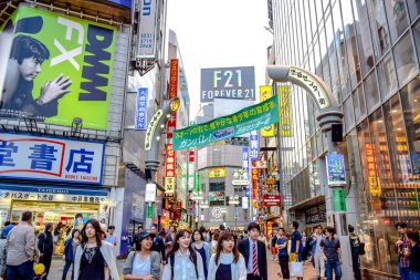 Tokyo, Japonya: Shibuya, kalabalıklar Japonya'nın ünlü moda merkezleri