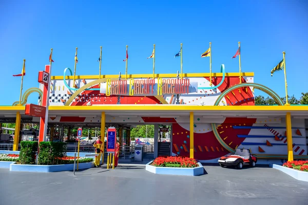 CHIBA, JAPON : Grand Circuit Raceway attraction à Tokyo Disneyland — Photo