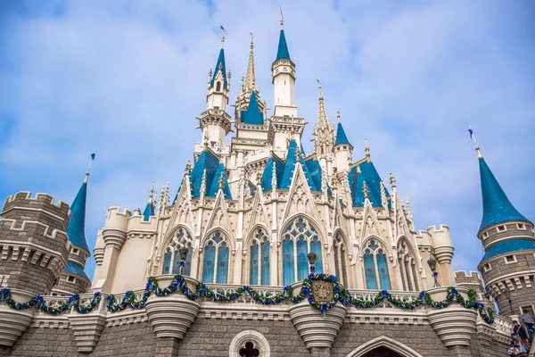 Chiba, Japan: Weergave van Tokyo Disneyland Cinderella Castle — Stockfoto