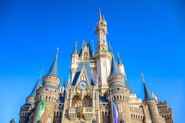 Chiba, Japonya: Tokyo Disneyland Cinderella Şato görünümünü