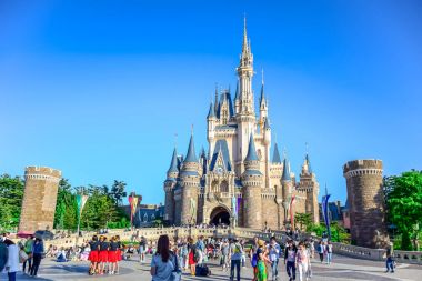 Chiba, Japonya: Tokyo Disneyland Cinderella Şato görünümünü
