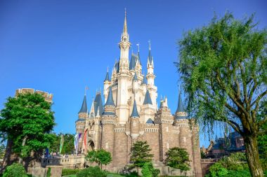 Chiba, Japonya: Tokyo Disneyland Cinderella Şato görünümünü