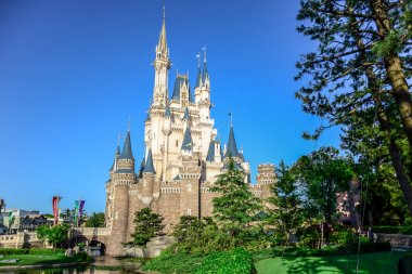 Chiba, Japonya: Tokyo Disneyland Cinderella Şato görünümünü