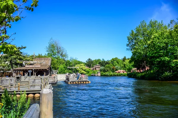 Chiba, Japán: Tom Sawyer sziget tutajok Westernland, Tokyo Disneyland-ben — Stock Fotó