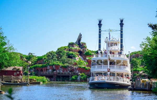 Chiba, Japán: Mark Twain kirándulóhajó a folyó Westernland, Tokyo Disneyland-ben — Stock Fotó