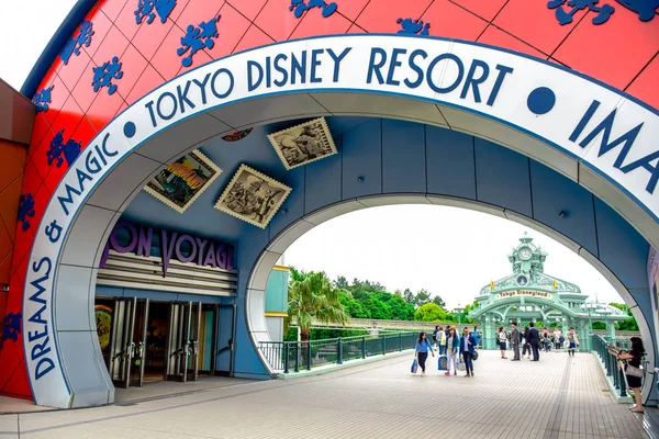 Chiba, Ιαπωνία: Πέρασμα οδηγεί σε Τόκιο Disneyland Resort σε πόλη: Urayasu, Chiba, Ιαπωνία — Φωτογραφία Αρχείου