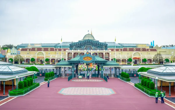 CHIBA, JAPAN: Tokyo Disneyland main entrance, Urayasu, Chiba, Japan — Stock Photo, Image