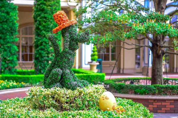 Chiba, Japán: Plútó fogadja a vendégeket a bejáratnál a Tokyo Disneyland található Tokió Disney Resort, Urayasu, Chiba, Japán — Stock Fotó