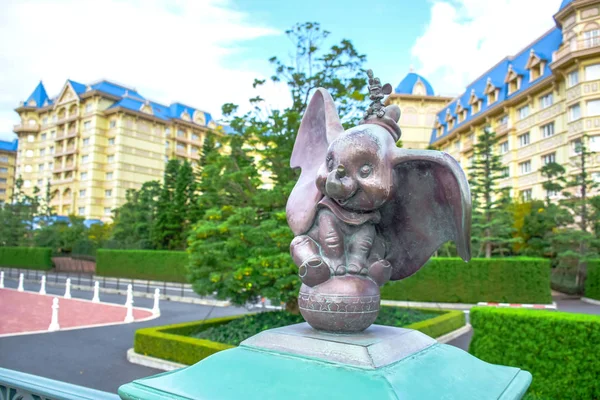 Chiba, Japán: Dumbo karakter szobrot Tokió Disney Resort, Urayasu, Japán — Stock Fotó