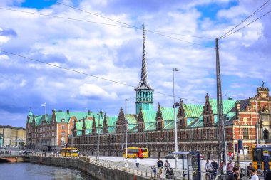 Kopenhag, Danimarka: Börsen, Menkul Kıymetler Borsası merkezi Kopenhag'ın kalbinde 17 yüzyılda inşa