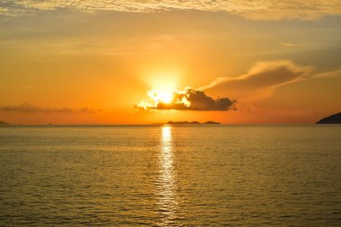 Gün doğumunda Samui Adası Tayland denizde