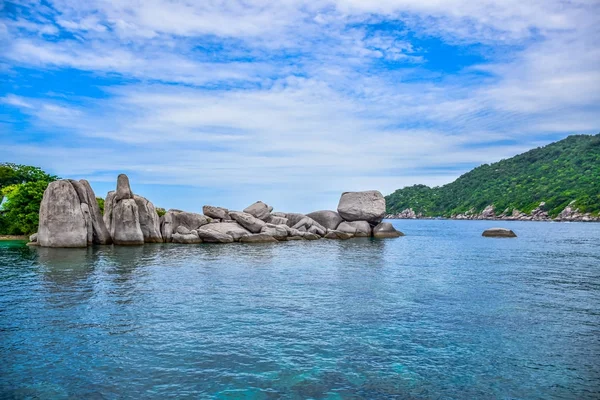 Piękny krajobraz i seascape Nangyuan Island, słynnego turystycznym w pobliżu wyspy Ko Samui, Tajlandia — Zdjęcie stockowe