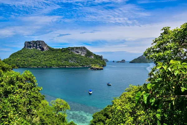 Le magnifique paysage marin thaïlandais du parc marin national Angthong près de l'île de Samui dans le golfe de Thaïlande — Photo