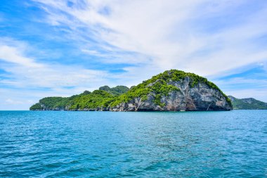 Tayland deniz ve açık mavi gökyüzü Adası tropik deniz manzarası