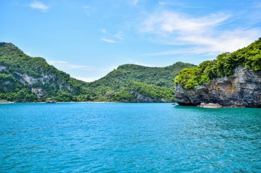 Tayland deniz ve açık mavi gökyüzü Adası tropik deniz manzarası
