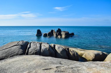 Kayalık sahil plaj Hin Ta Hin Yai, Samui Adası, Tayland