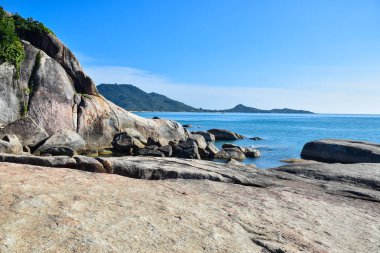Kayalık sahil plaj Hin Ta Hin Yai, Samui Adası, Tayland