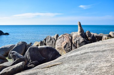 Kayalık sahil plaj Hin Ta Hin Yai, Samui Adası, Tayland