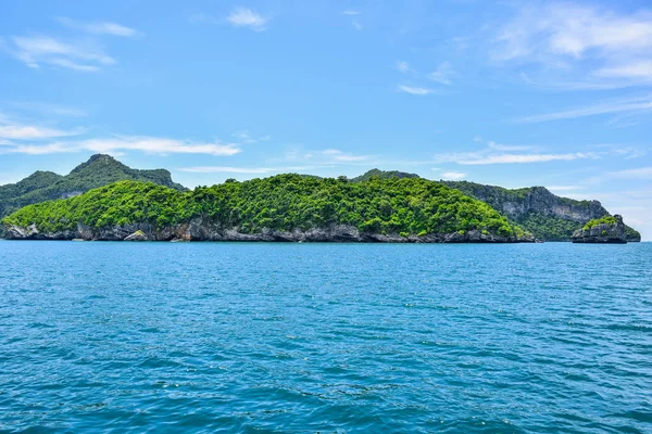 Tropical seascape of Thailand sea and island in a clear blue sky — Stock Photo, Image