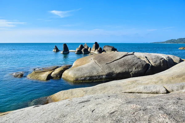 Kayalık sahil plaj Hin Ta Hin Yai, Samui Adası, Tayland