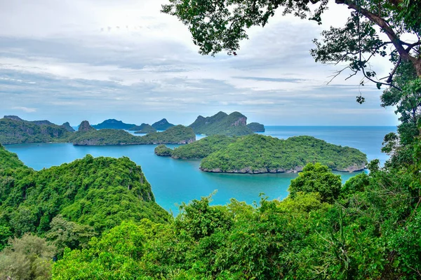 Die wunderschöne thailändische meereslandschaft des angthong-nationalparks in der nähe der samui-insel im Golf von thailand — Stockfoto