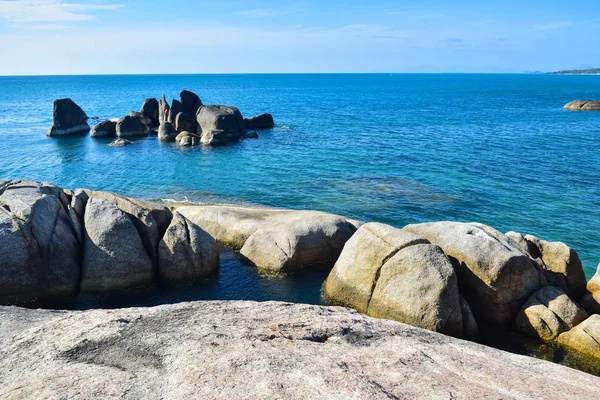 Kayalık sahil plaj Hin Ta Hin Yai, Samui Adası, Tayland