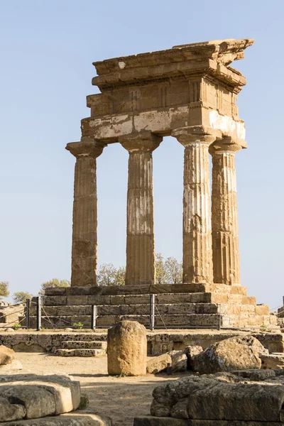 Tapınak Castor ve Pollux - Valle dei Templi (tapınak Valley) Agrigento, Sicilya, İtalya — Stok fotoğraf