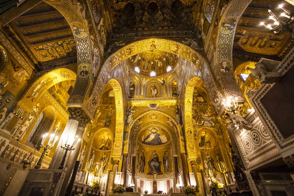 Intérieur de la Capella Palatina dans le Palazzo dei Normanni (Palais normand) - Palerme - Sicile - Italie — Photo