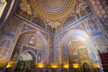 Tilla Kari (altın kaplı) içinde caminin iç medressa - Registan - Semerkant – Özbekistan