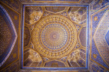 Tilla Kari (altın kaplı) içinde caminin iç medressa - Registan - Semerkant – Özbekistan