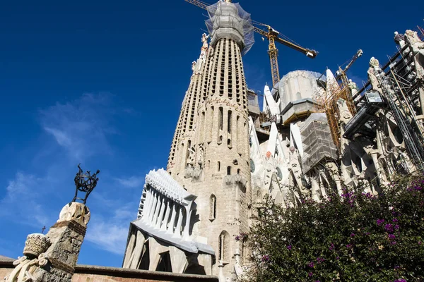 Fasad av La Sagrada Familia i Barcelona, Katalonien, Spanien — Stockfoto