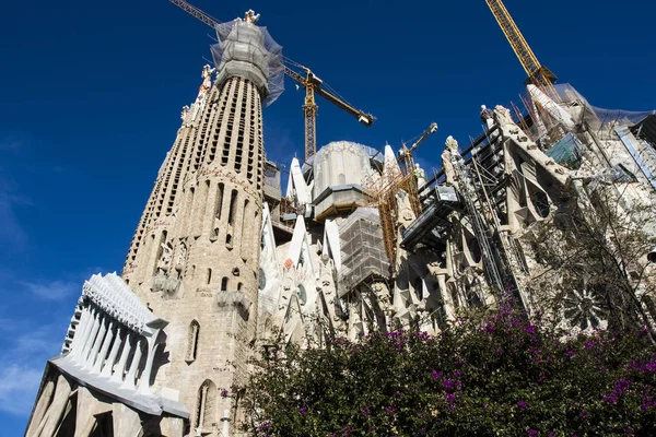 Fasad av La Sagrada Familia i Barcelona, Katalonien, Spanien — Stockfoto