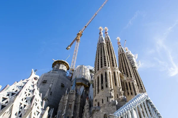 Fachada de la Sagrada Familia en Barcelona, Cataluña, España — Foto de Stock