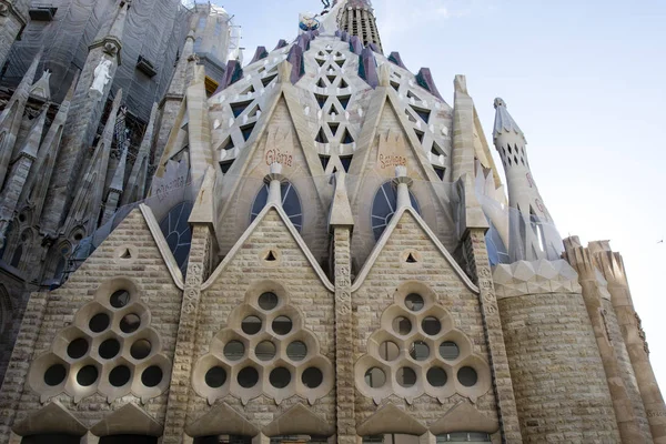 在西班牙，巴塞罗那，加泰罗尼亚圣家族教堂立面 — 图库照片