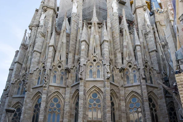 Fachada de la Sagrada Familia en Barcelona, Cataluña, España — Foto de Stock