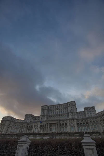 Il palazzo del parlamento a Bucarest, Romania, Europa dell'Est — Foto Stock